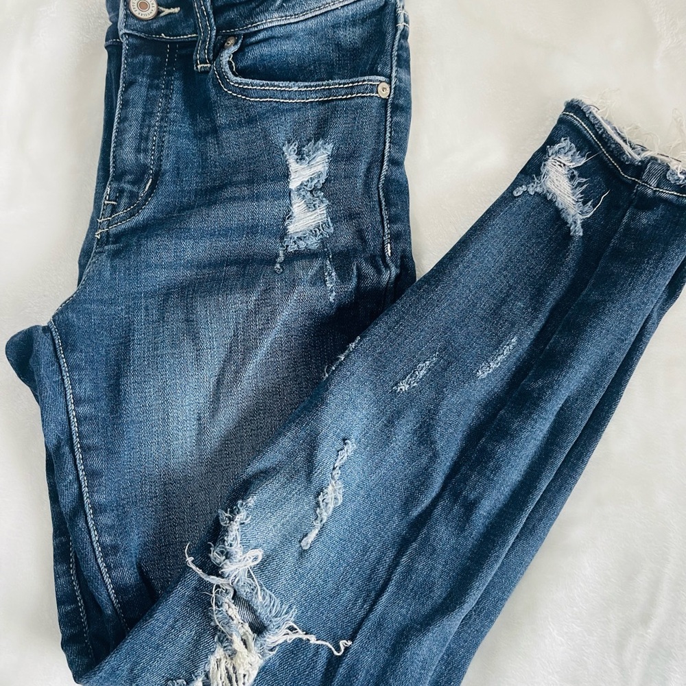 KanCan Distressed size 3/ 25 Jeans